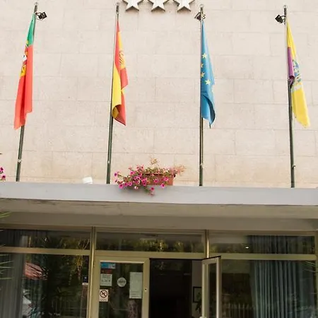 Pinheiro Manso 3* Seara